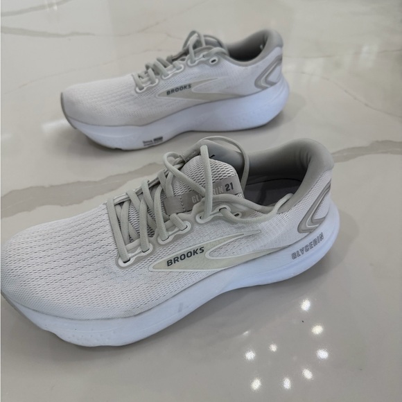 Brooks Glycerin 21 White Running Shoes main image 4